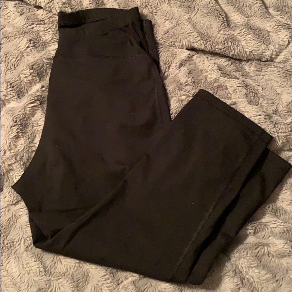 Old navy active maternity crop